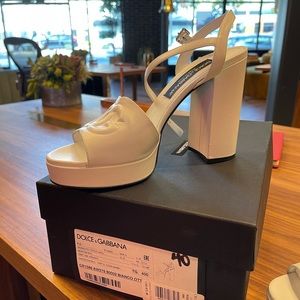 Dolce & Gabbana - calfskin platform sandals, women. SIZE EU 40. WHITE